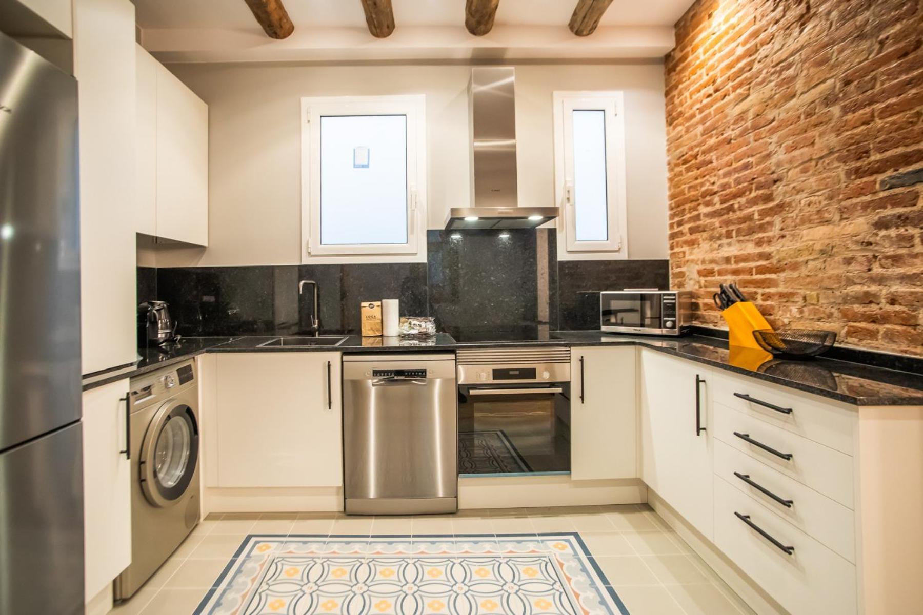 23mal1075- Beautiful 2br Near Sagrada Fa